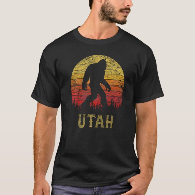 Sasquatch Utah Beehive State National Parks Mighty T Shirt (Framsida)