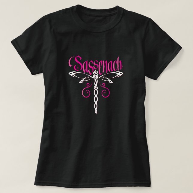 Sassenach Dragonfly Celtic Rosa Scottish Gift T Shirt (Design framsida)