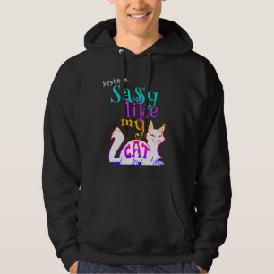 Sasslig som min feta katchyske Humor-svarta text Hoodie