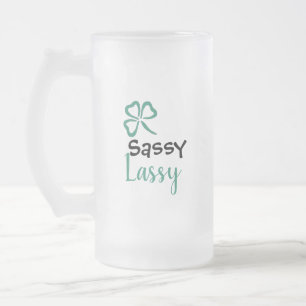 Sassy Lassy med Shamrock för St. Patrick's Day Frostat Ölglas