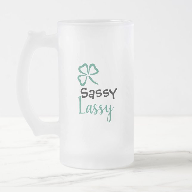 Sassy Lassy med Shamrock för St. Patrick's Day Frostat Ölglas (Vänster)