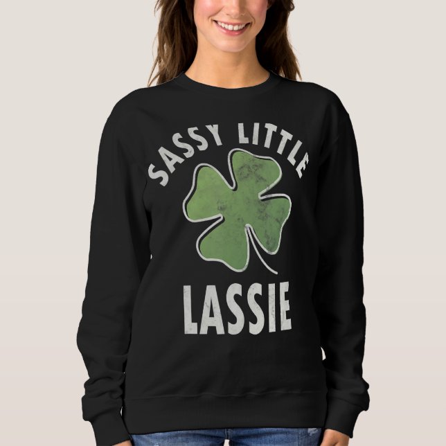 Sassy Little Lassie Saint Patricks Day T Shirt (Framsida)