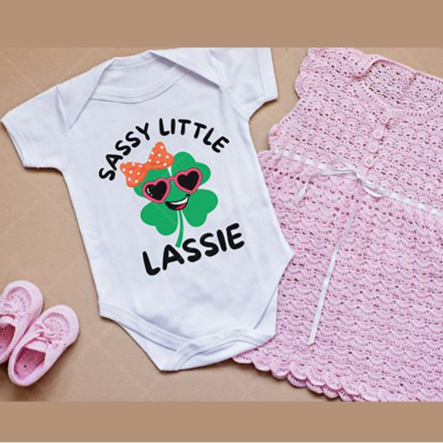 Sassy Little Lassie: St. Patricks Day Barn och Beb T Shirt (Skapare uppladdad)