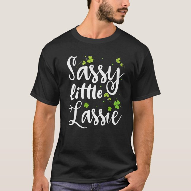 Sassy Little Lassie St. Patrick's Day Funny T Shirt (Framsida)