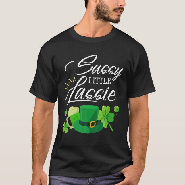 Sassy Little Lassie St. Patrick's Day Funny T Shirt (Framsida)