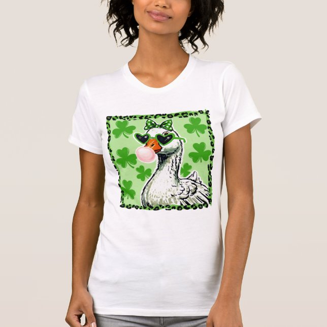 Sassy Lucky Goose T Shirt (Framsida)