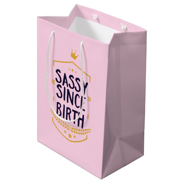 Sassy sen Birth Humous Namn Funny Attitude (Baksidan Vinklad)