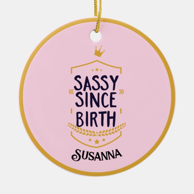Sassy sen Birth Humous Namn Julgransprydnad Keramik (Framsidan)