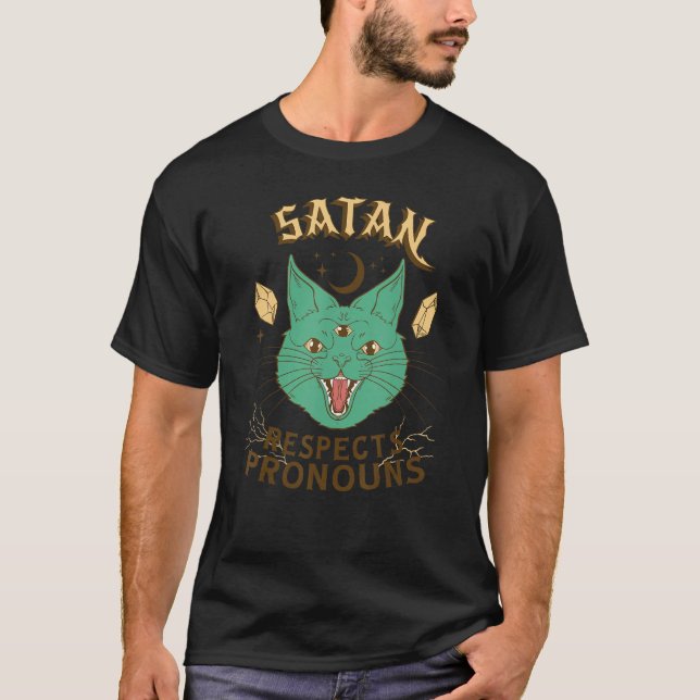 Satan Respects Pronouns Cat T Shirt (Framsida)