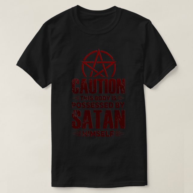 Satanic Satan tittar på kontroverser som är kända  T Shirt (Design framsida)