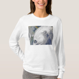 Satellit- avbilda av en typhoon t shirt