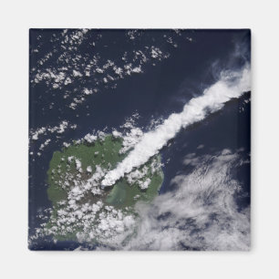 Satellit- beskåda av ett tjockt, ånga-rik putsar magnet