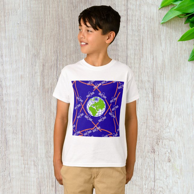 Satelliter Orbitande jord T Shirt (Skapare uppladdad)
