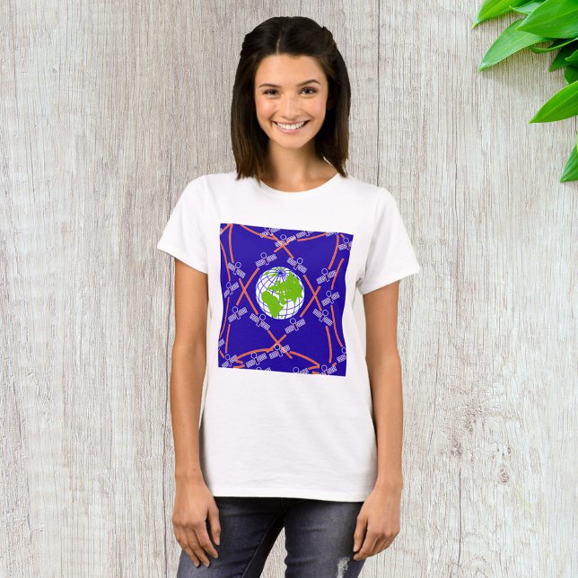 Satelliter Orbitande jord T Shirt (Skapare uppladdad)