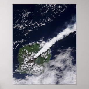 Satellitvy av en tjock ångplumm med rik poster