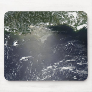 Satellitvy över oljeläckage musmatta