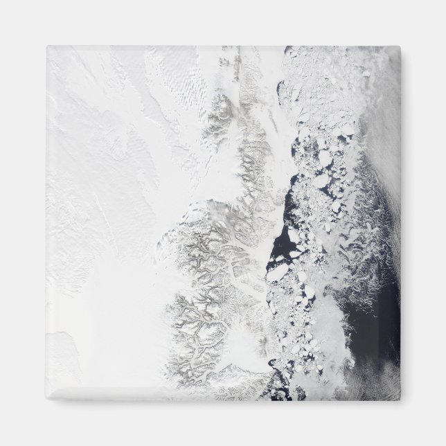 Satellitvy över östran kusten i Greenlan Magnet (Framsidan)