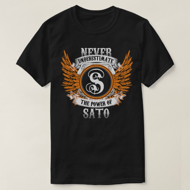 Sato Namn Shirt underskattar aldrig kraften hos S T (Design framsida)