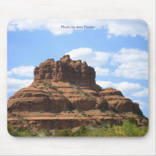 Sätta en klocka på stenutsikten - Sedona, Arizon Musmatta