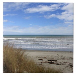 Sätta på land platsen, sanden, havet och blå kakelplatta