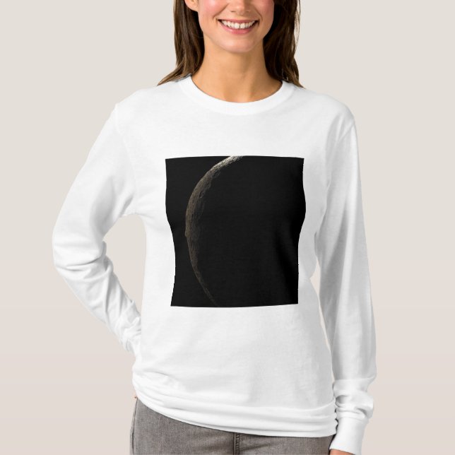 Saturns måne Iapetus T-shirt (Framsida)