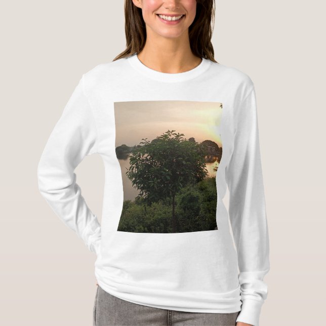 Satyam Group T-shirt (Framsida)