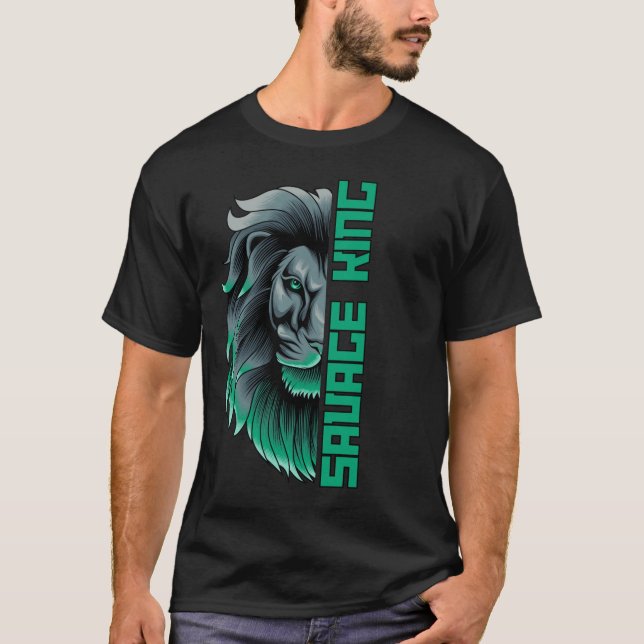 Savage Kung - fetstilt Lejon Inspired T-Shirt (Framsida)