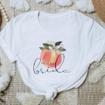SAVANNAH Peachy Bride Georgia Peacher Bachelorette T Shirt<br><div class="desc">Den här peachybriden bachelorette t shirt har ett vattenfärgspersikor och handskrivet teckensnitt för roligt. Bestäm det vita "peachybriden"-alternativet för den brud som ska skjortan och de samordnande "bridernas persikor"-skjortorna för din bachelorettgrupp.</div>