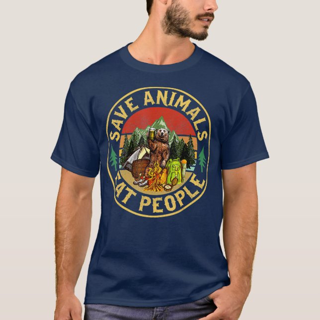 Save Animals Eat People Bear Driking Beer T Shirt (Framsida)