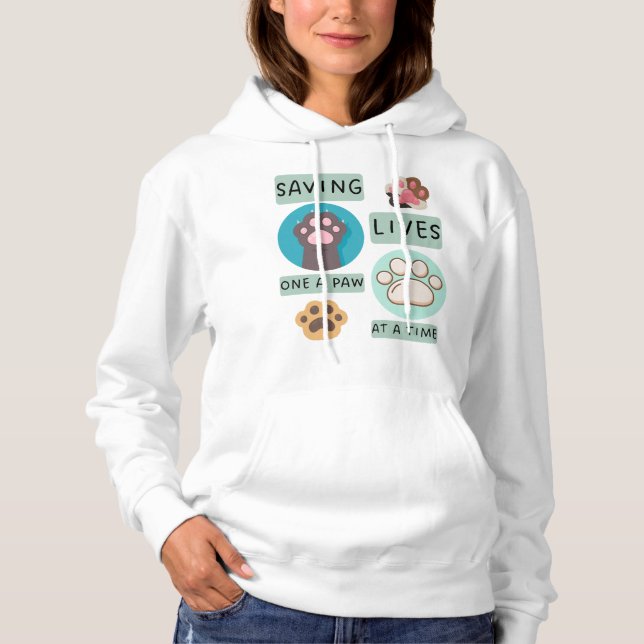 Saving Lives One Paw At A Time – Vet Animal Design T Shirt (Framsida)