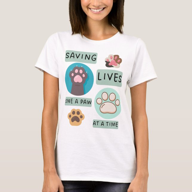 Saving Lives One Paw At A Time – Vet Animal Design T Shirt (Framsida)