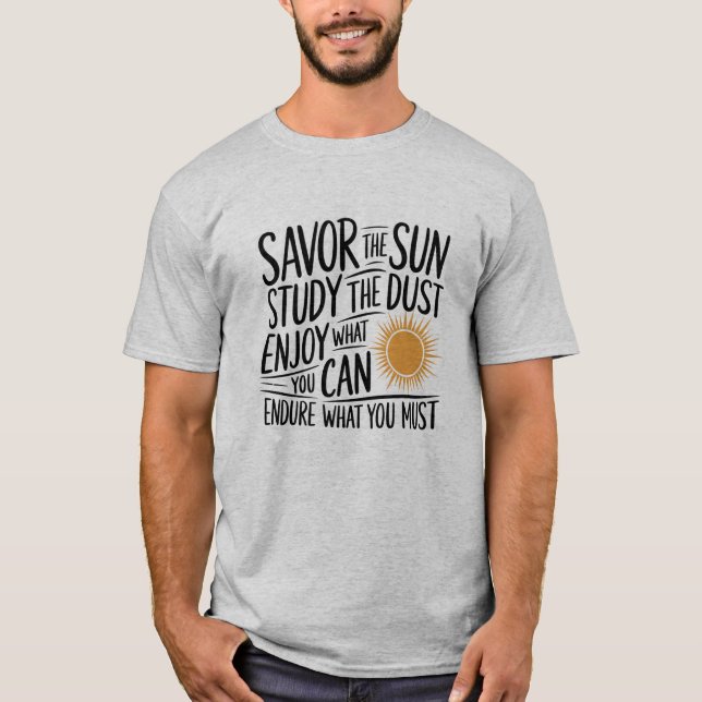 Savor Sol, Studera Dust inspirationshirt T Shirt (Framsida)