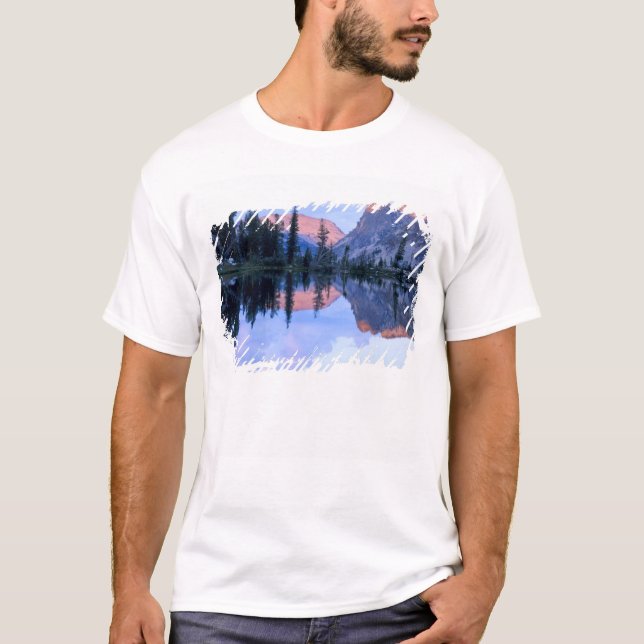 Sawtooth Wilderness, Idaho. USA. Cumulusmoln Tee (Framsida)