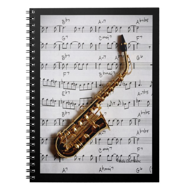 Saxofon Klassisk Anteckningsbok Med Spiral (Framsidan)