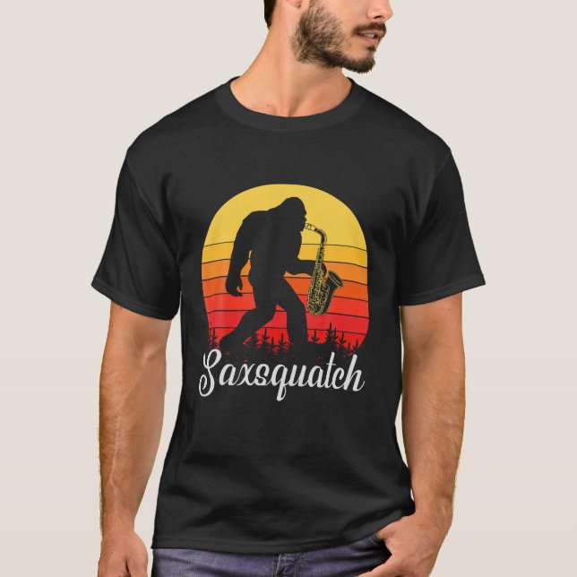Saxquatch Sasquatch Saxophone Funny Bigfoot Pun T Shirt (Framsida)