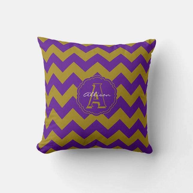 SC Monogram Chevron, Lila-Guld Square Pillow Kudde (Framsida)