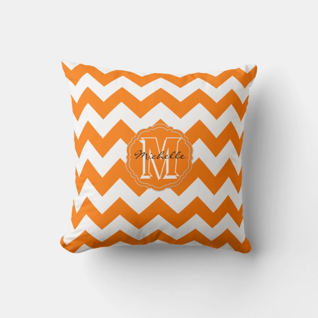 SC Monogram Chevron, Orange-vit Square Pillow Kudde (Framsida)