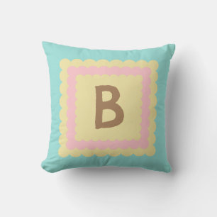 Scallop Alphabet Monogram Scalloped Design Pastel Kudde