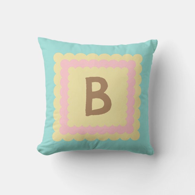 Scallop Alphabet Monogram Scalloped Design Pastel Kudde (Framsida)