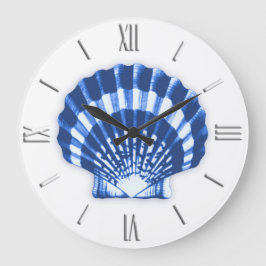 Scallop-Snäcka - marinblå på vit bakgrund Stor Klocka