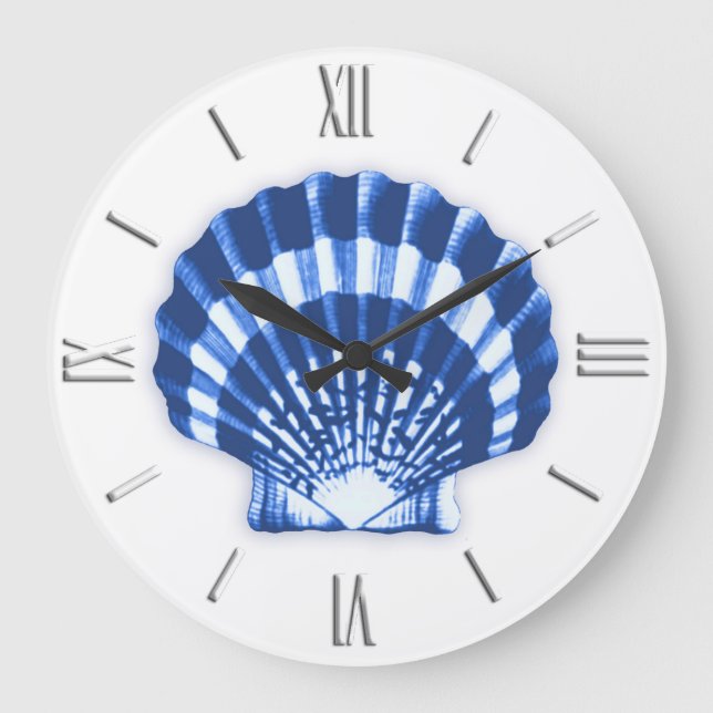 Scallop-Snäcka - marinblå på vit bakgrund Stor Klocka (Framsida)