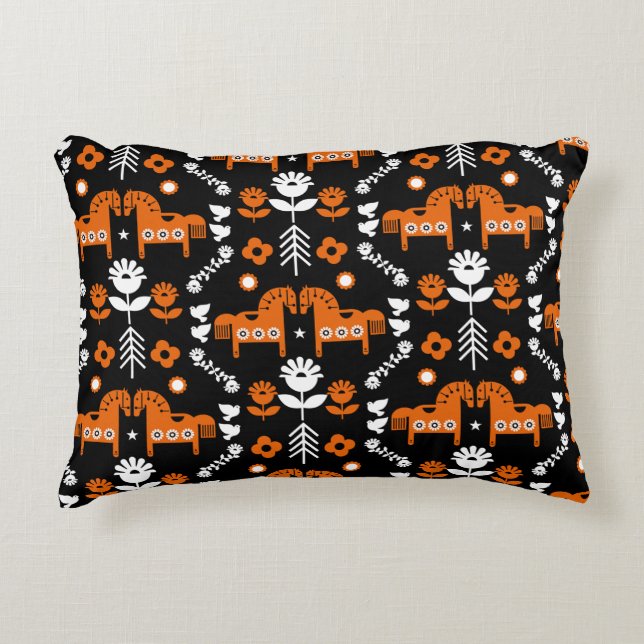 Scandinavian Horse Folk Art Prydnadskudde (Framsidan)