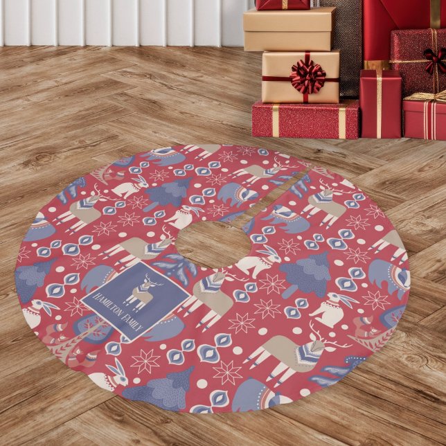 Scandinavian Woodland Winter Personlig Julgransmatta Borstad Polyester (Scandinavian Woodland Winter Personalized Brushed Polyester Tree Skirt by Ricaso. Add your own text)