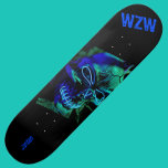 Scary Badass Neon Blue Skull Monogram Skateboard<br><div class="desc">En glödande,  skrämmande skalle i neonelblått och tealblått grönt presenteras centrerad mot svart bakgrund,  lämnande rum i båda ändar för namn och monogram i ett rik blått och ett övertygande Erosion-typsnitt. Underbar för Halloween,  día de muertos / day of the dead OCH när du vill ha en "påve"-design.</div>