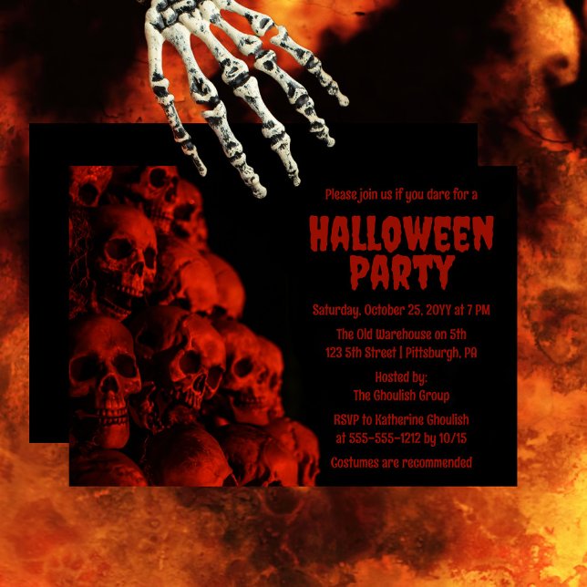 Scary Creepy Spooky Red Döskallar Halloween fest Inbjudningar (Creepy and spooky and oh so scary red skulls "Halloween Party" invitation.)