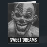 SCARY EVIL CLOWN BIRTHDAY SWEEAMS-kort Kort<br><div class="desc">SCARY BIRTHDAY CLOWN SWEET DREAMS OVERSIZED CARD. (OCKSÅ TILLGÄNGLIGT I MINDRE STORLEKAR)</div>