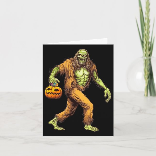 Scary Sasquatch Bigfoot Zombie Carrying Halloween Kort (Framsida)