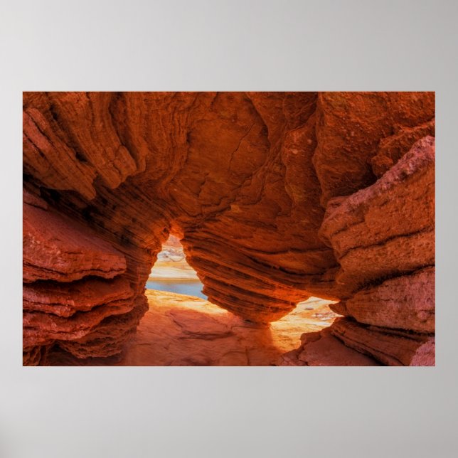 Scen av eroderad sandstensgrotta poster (Framsidan)