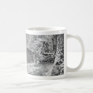 Scen med svart och vit bakgrundsbelyst Snö på la Kaffemugg