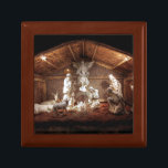Scene för julklapp Jesus Nativitetshanterare Smyckeskrin<br><div class="desc">Ett originalfotografi av brans konst av Shelley Neff Photography med den gudomliga manger-visningen vid Saint Catherine Laboure Church and School i Harrisburg, Pennsylvania, USA. Fönsterscenen präglar baby Jesus på ett daghem, hans mor Mary, Joseph, de tre kloka manar (magi) som gav det nyfödda Kung med guld, frankinans och myrh, en...</div>